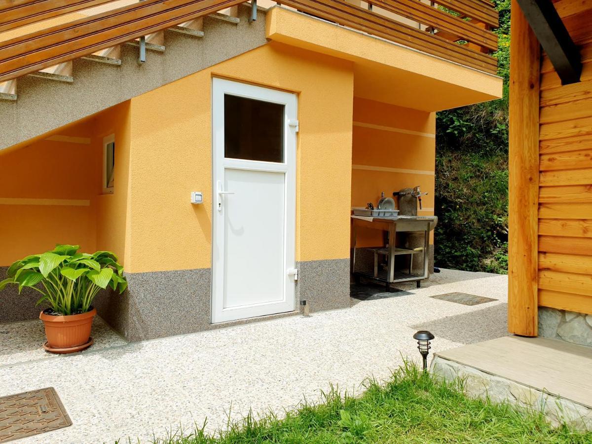 Apartment And Garden House Among The Mountains Podbrdo Exterior foto
